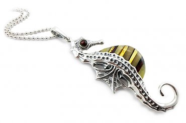 WISIOREK KONIK MORSKI #srebrny wisiorek #biżuteria bursztynowa # #biżuteria artystyczna #imieniny #kobieta #prezent #silverum #bizuteria #nowoczesna #srebro #bursztyn #gdańsk #urodziny