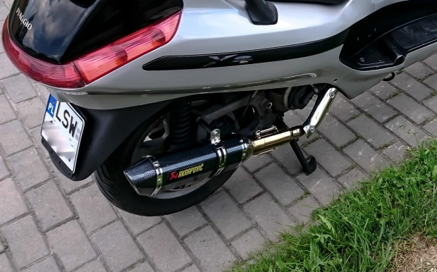 Akrapovic piaggio x8