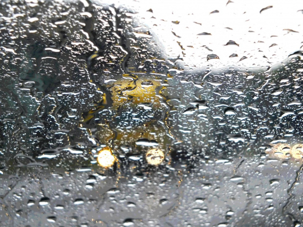 Z samochodu podczas deszczu..